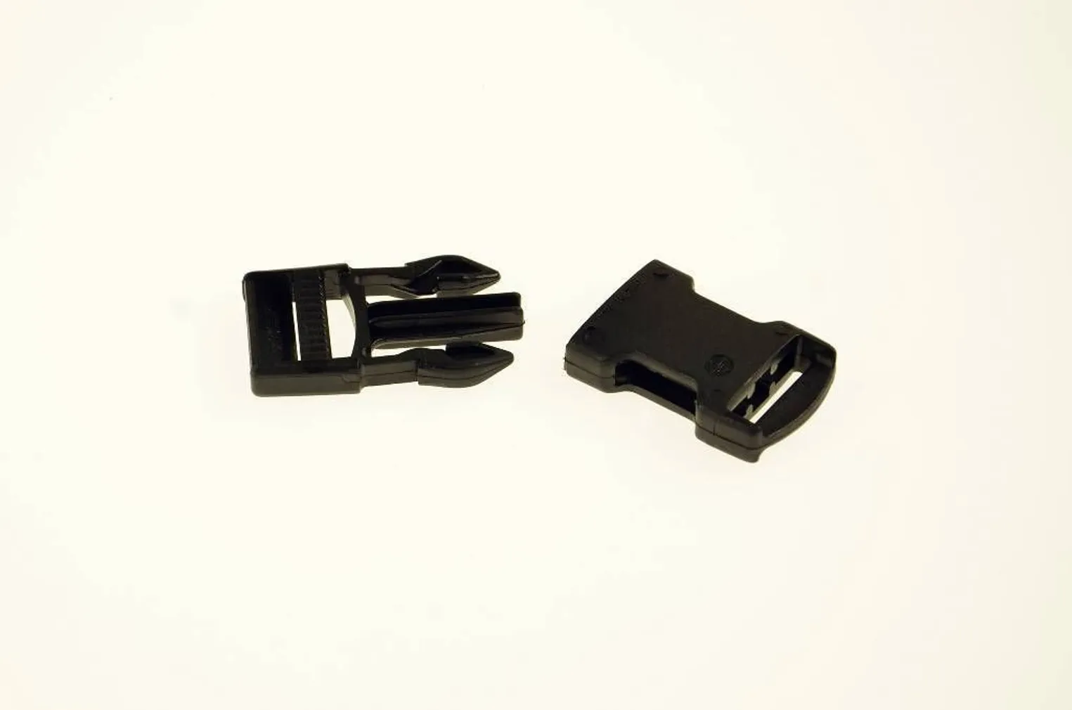 RIHMA PINGUTI LUKK 25 MM NAILON MUST