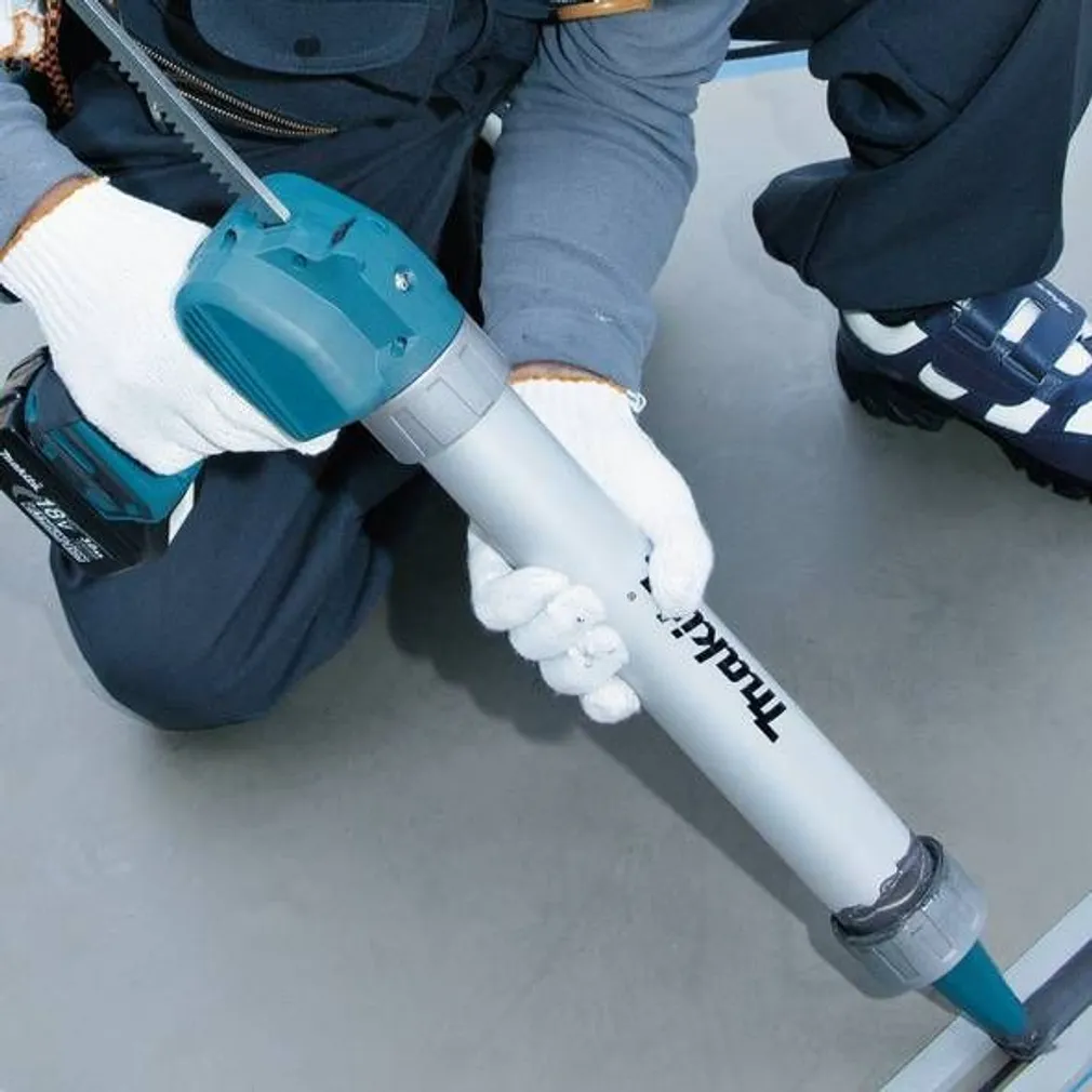 AKUSILIKOONPÜSTOL MAKITA 600ML 18V ILMA AKU JA LAADIJATA