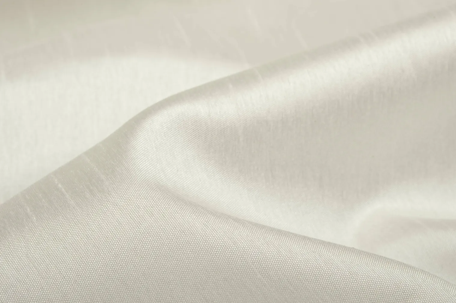 KARDIN SPLENDID SILK ÖÖSIDEGA 140X245CM NATURAALVALGE PIMENDAV