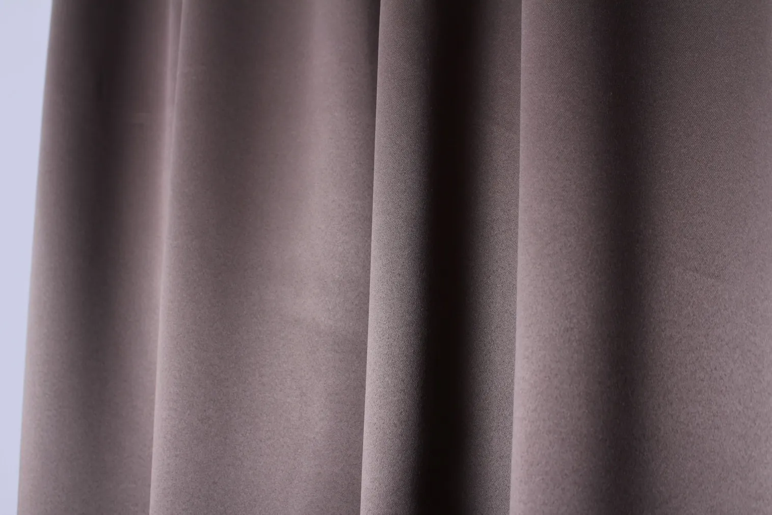KARDIN SPLENDID BLACKOUT ÖÖSIDEGA 140X245CM PRUUN PIMENDAV