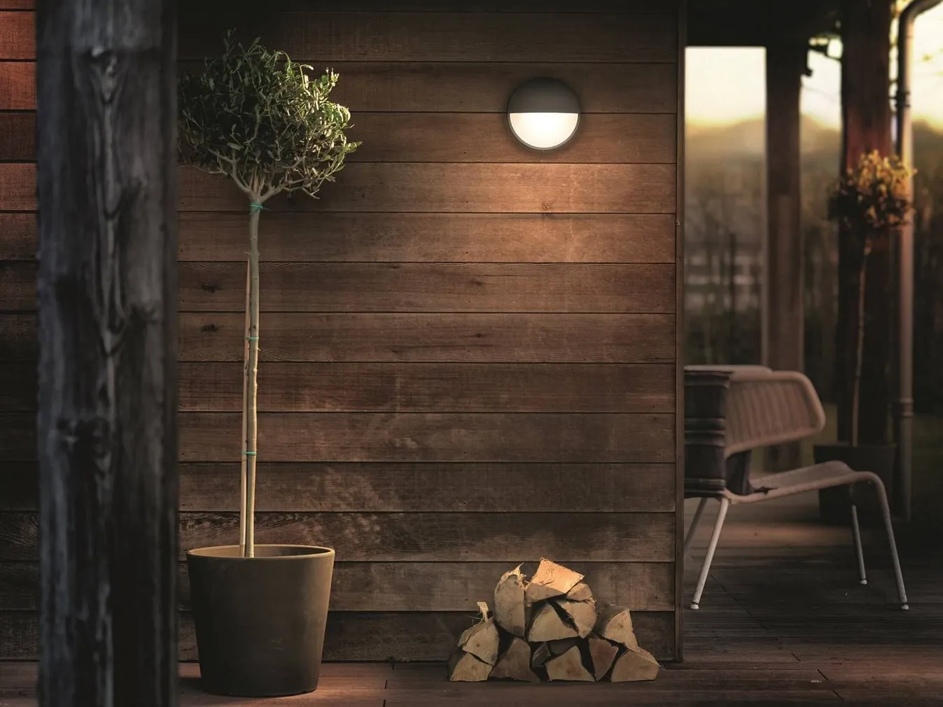 FASSAADIVALGUSTI PHILIPS CAPRICORN ANTRATSIIT 6W LED 600LM IP44