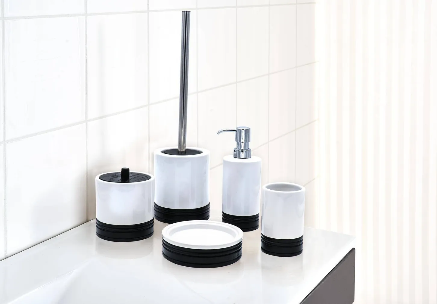 WC-HARI HOIDJAGA CHIC VALGE-MUST