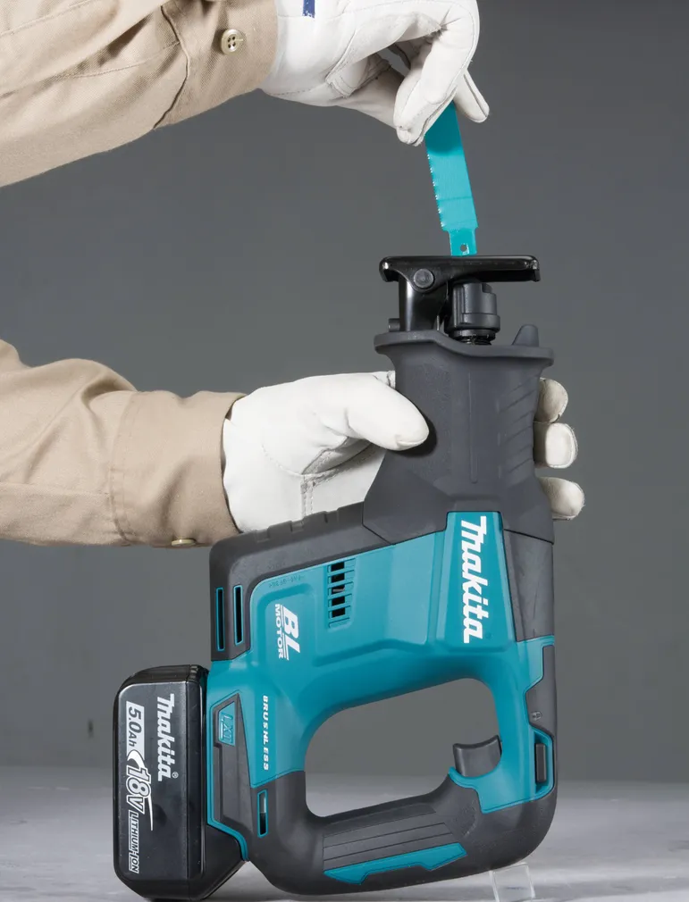 AKUUNIVERSAALSAAG MAKITA DJR188Z 18V ILMA AKU JA LAADIJATA