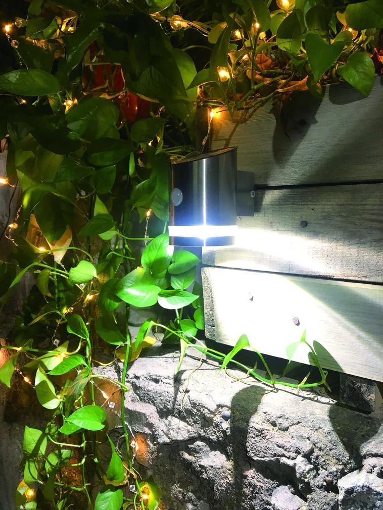 FASSAADIVALGUSTI SOLAR 2XLED 9X14CM METALL LIIKUMISANDUR