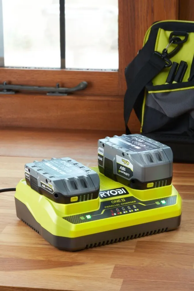 KAKSIKLAADIJA RYOBI 18V ONE+ RC18240