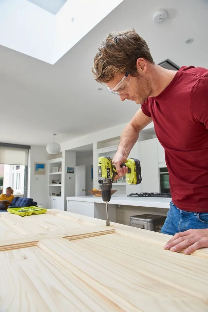 AKULÖÖKTRELL RYOBI R18PD3-220S 18V 2X2,0AH