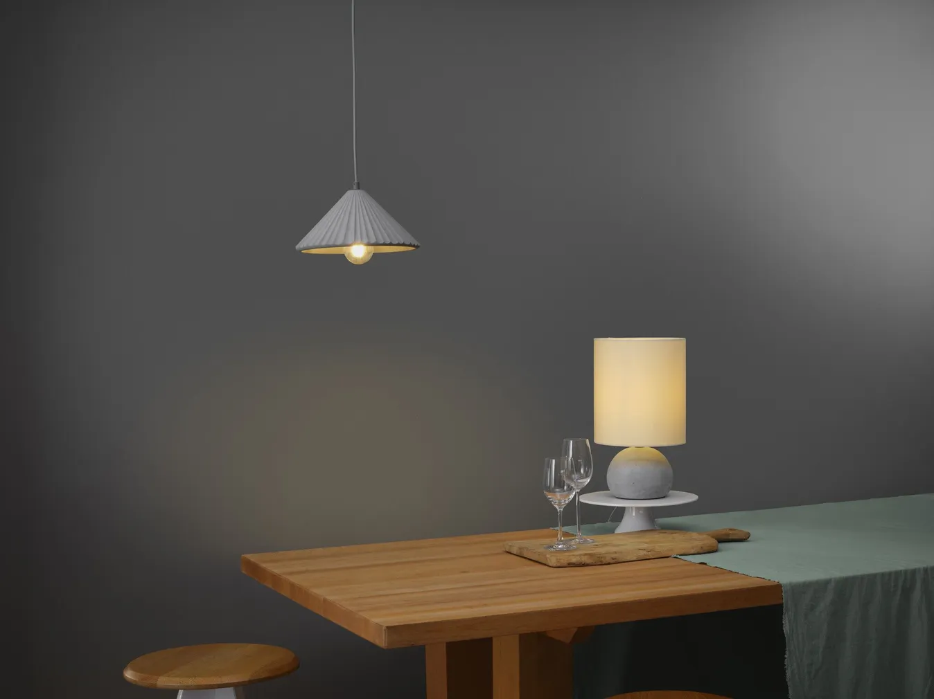 RIPPVALGUSTI LEDVANCE CONCRETE PYRAMID 27PENDANT E27 TUMEHALL