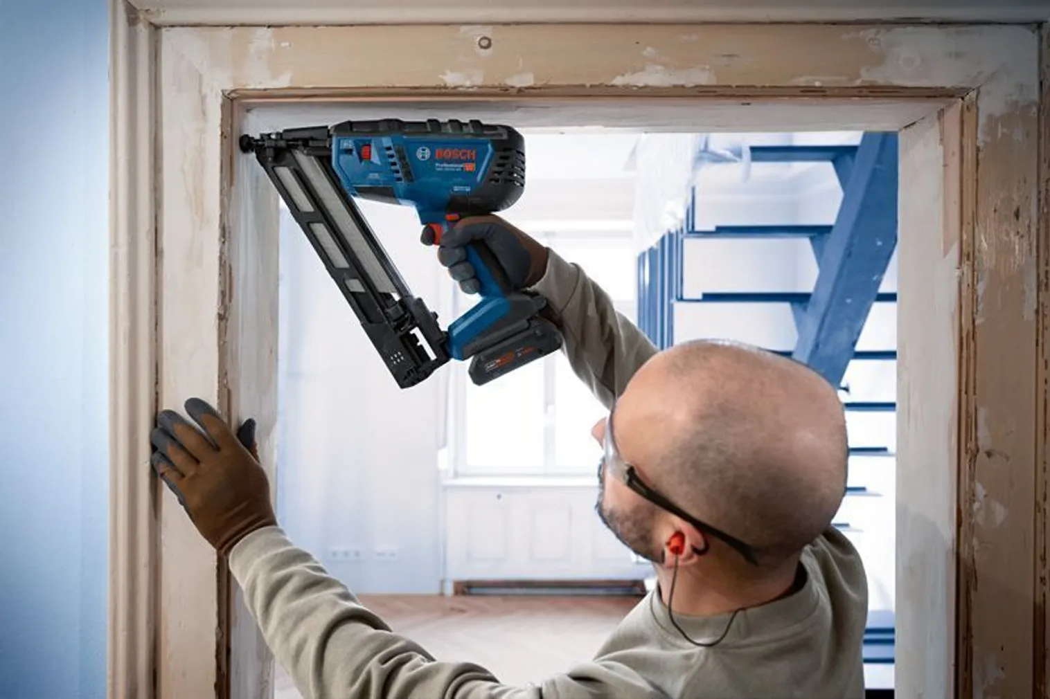 AKUNAELAPÜSTOL BOSCH GNH 18V-64 MD, BOX, ILMA AKU JA LAADIJATA