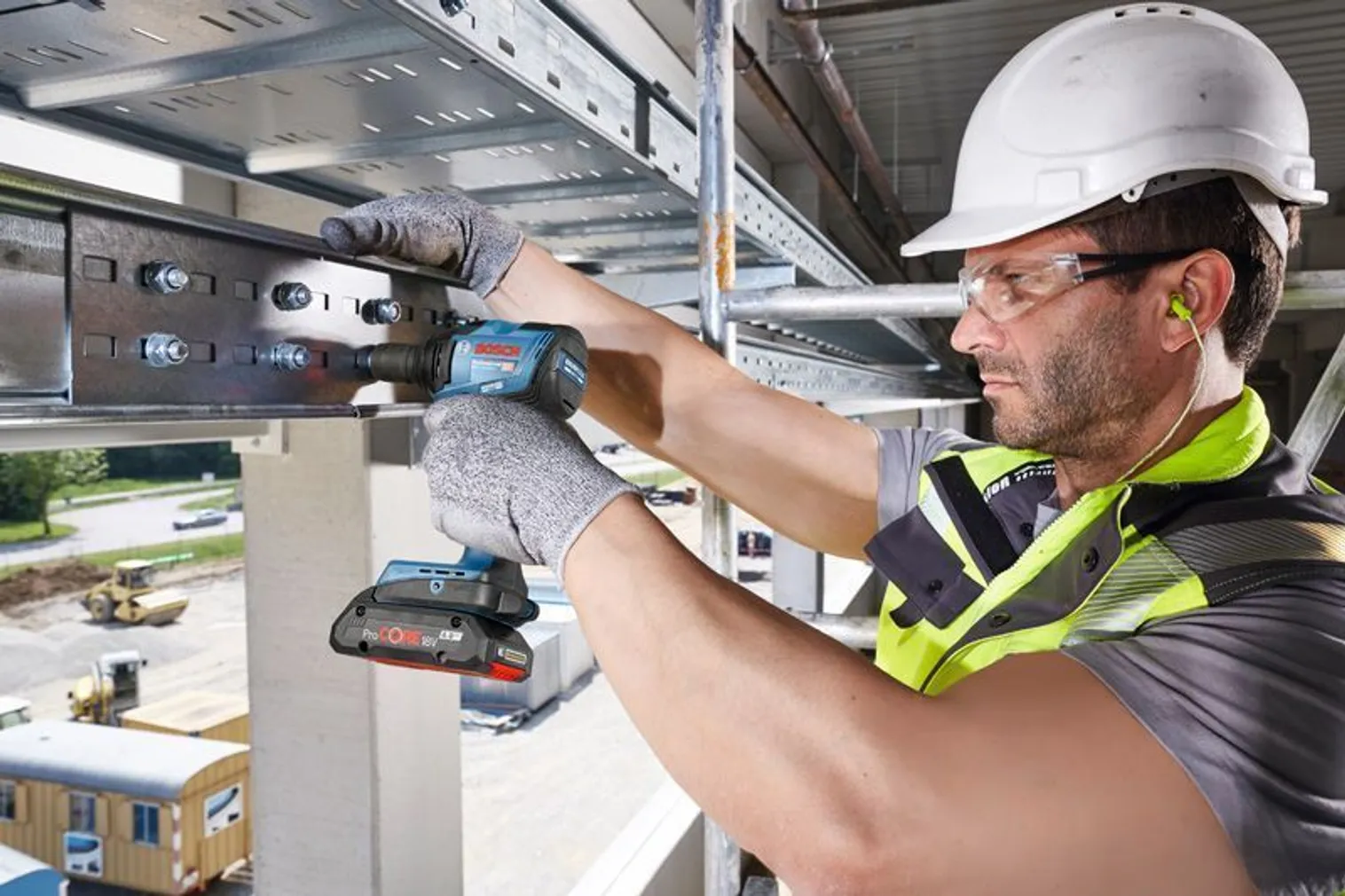AKULÖÖKKRUVIKEERAJA BOSCH GSB 18V-210 C ILMA AKU JA LAADIJATA