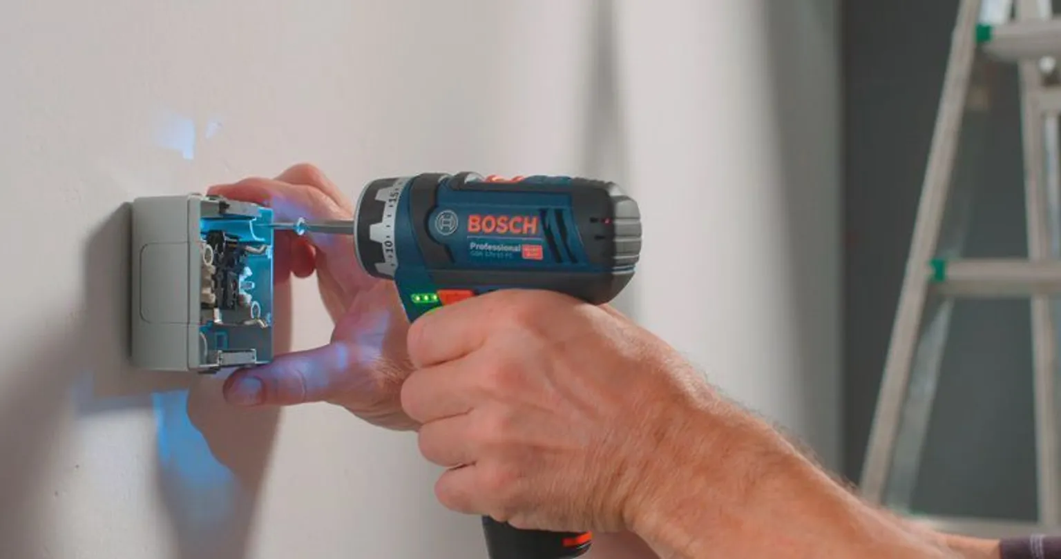 AKUTRELL BOSCH GSR 12V-15 FC, ILMA AKU JA LAADIJATA