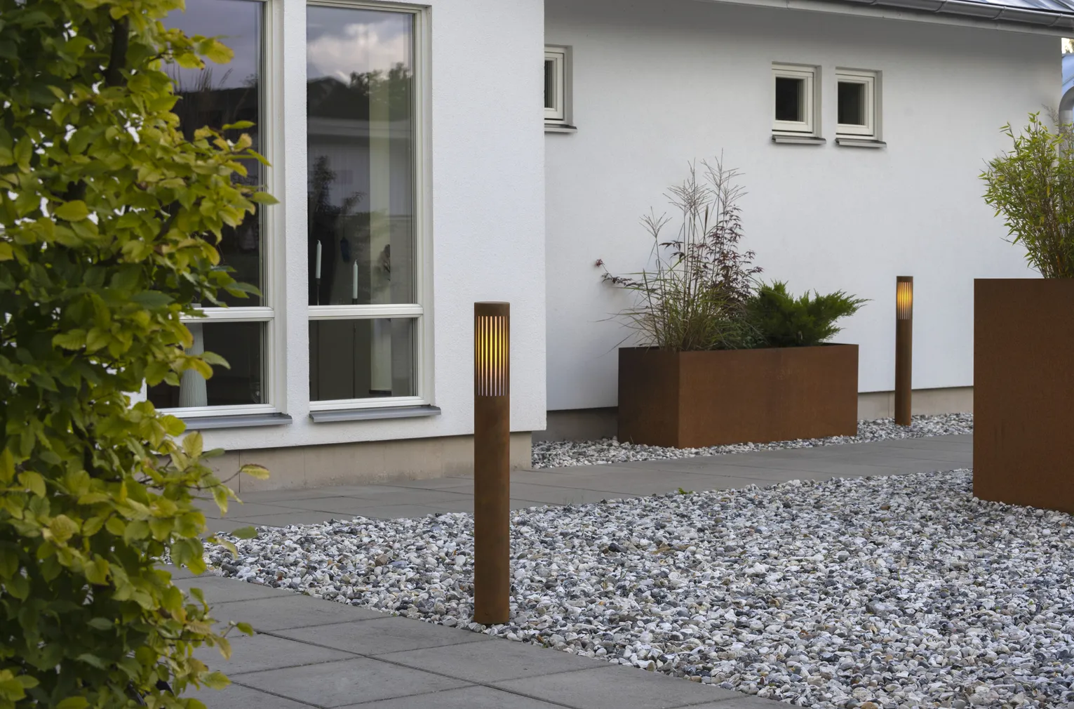VÄLISVALGUSTI KONSTSMIDE VÄIKE LATERN PISTOIA E27 15W IP54 ROOSTE