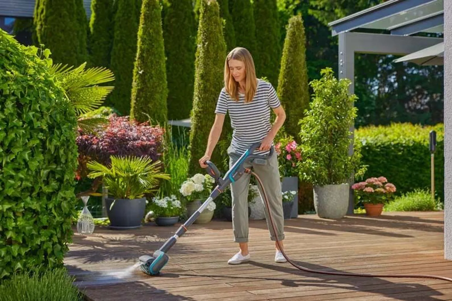 PINNAPUHASTAJA GARDENA UNIVERSAL, ILMA AKU JA LAADIJATA