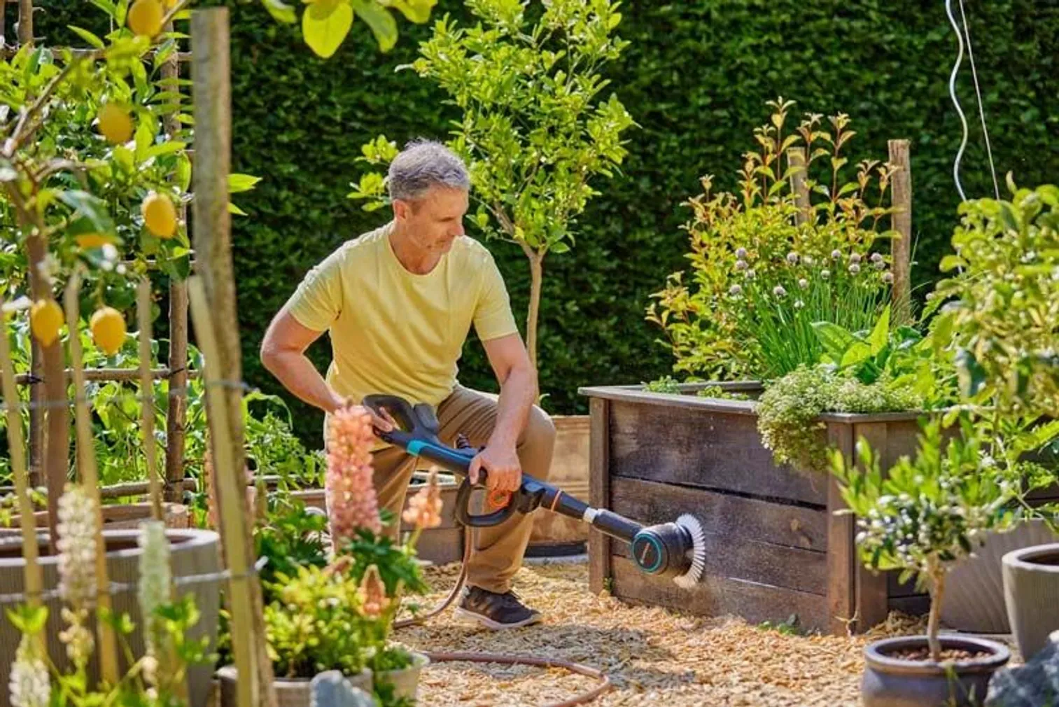 PINNAPUHASTAJA GARDENA UNIVERSAL, ILMA AKU JA LAADIJATA