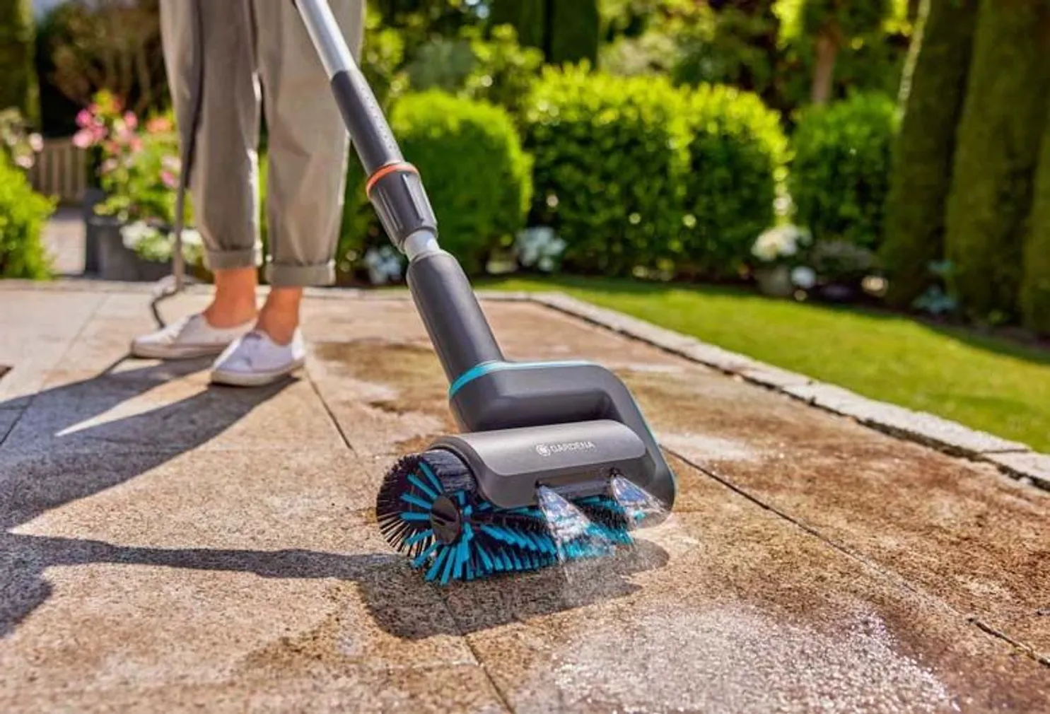 PINNAPUHASTAJA GARDENA UNIVERSAL, ILMA AKU JA LAADIJATA