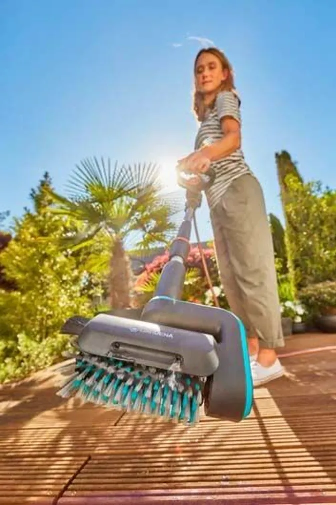 PINNAPUHASTAJA GARDENA AQUABRUSH, ILMA AKU JA LAADIJATA