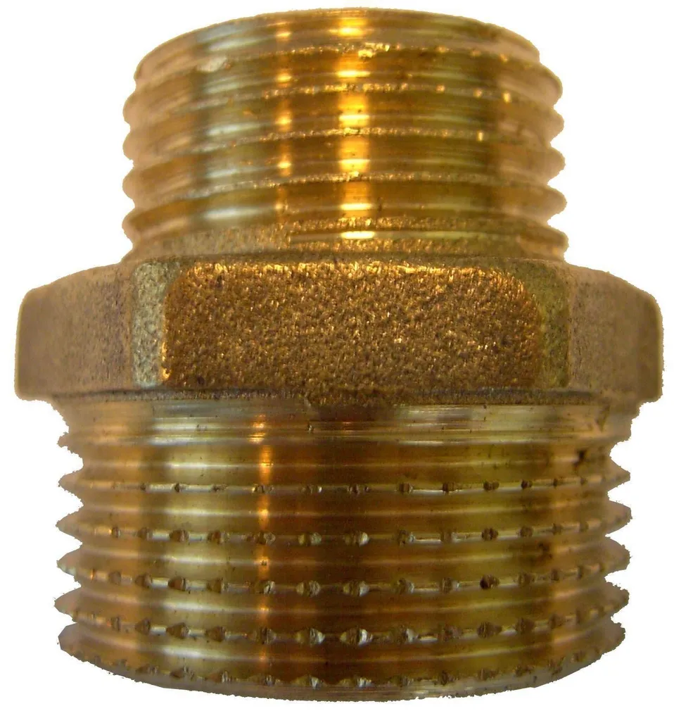 AHENEV KAKSIKNIPPEL MESSING 3/8" X 1/2"VK