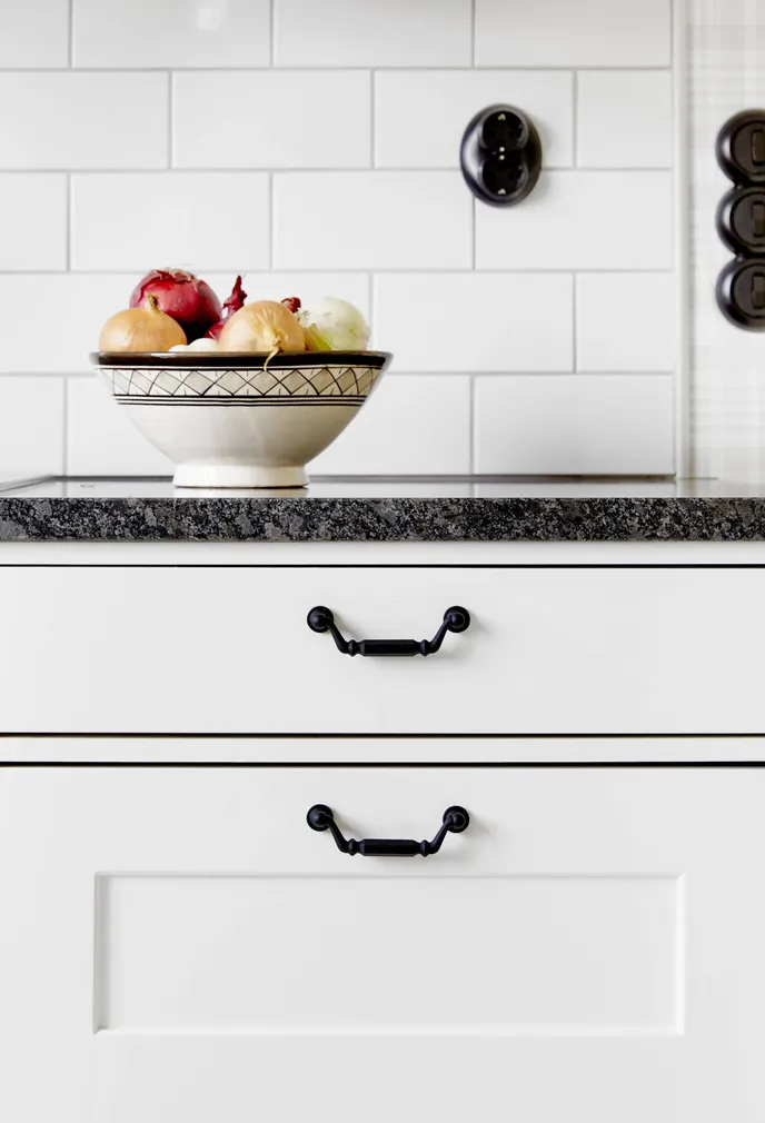 MÖÖBLIKÄEPIDE PATRICIA 96MM MATT MUST 2TK