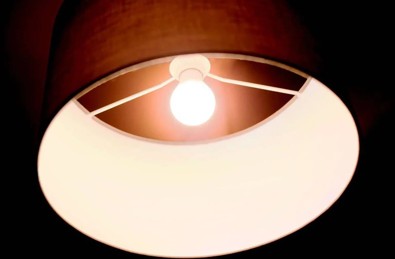 LED LAMP SSW 8 - 60W A60 E27 WW FR PHILIPS