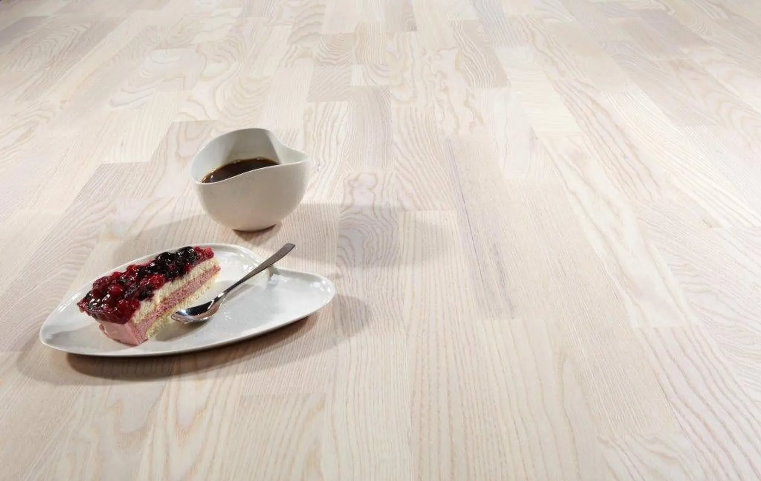 LAUDPARKETT 14MM SAAR CLASSIC VANILLA 3-LIPPI VALGE MATT LAKK