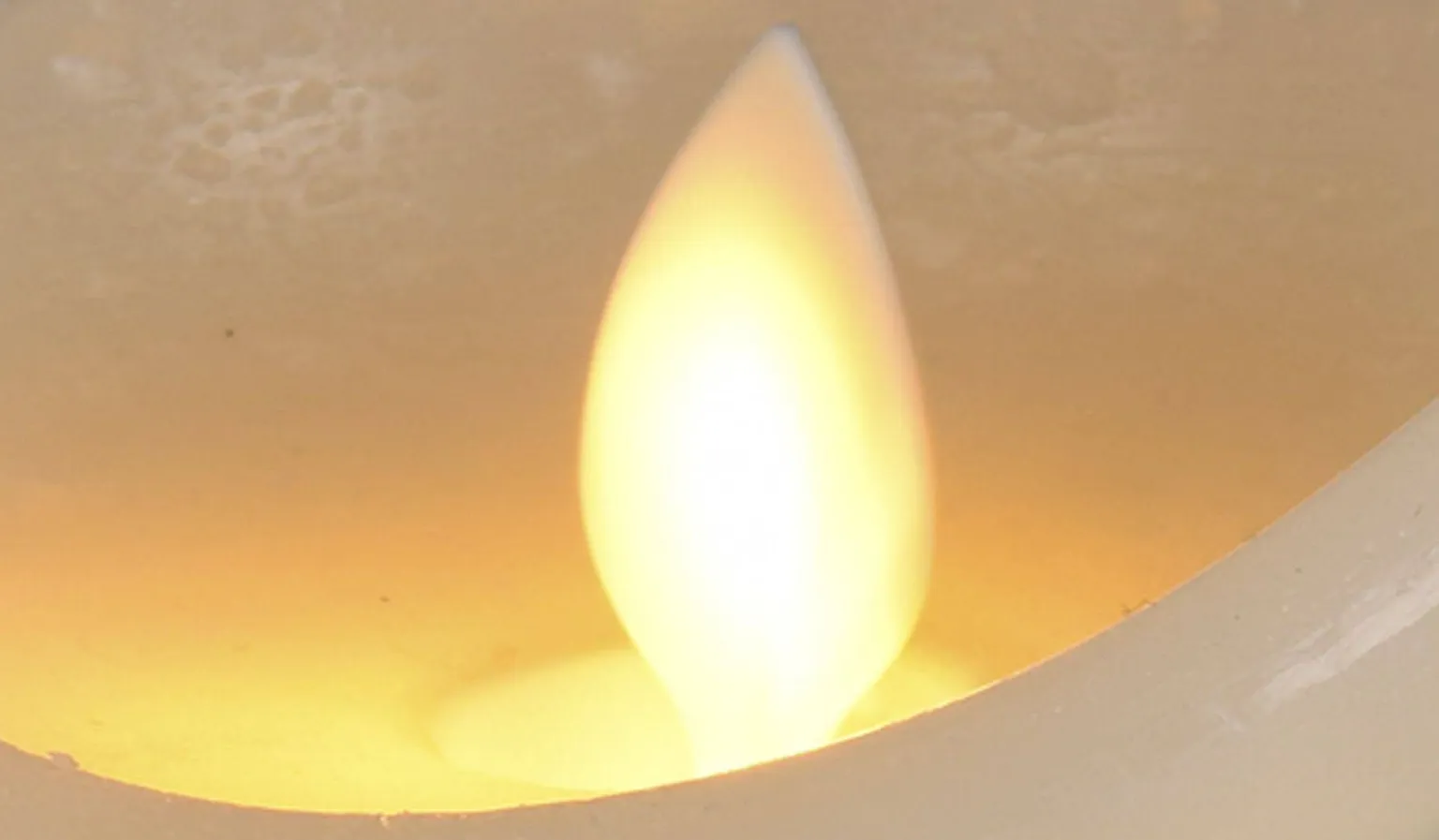 LED KÜÜNAL Ø85X100MM VILKUVA LEEGIGA ELEVANDILUU