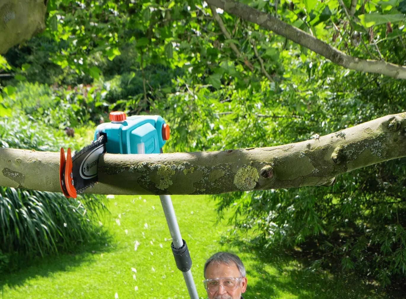 AKUOKSASAAG GARDENA TELESKOOP TCS 20/18V ILMA AKU JA LAADIJATA