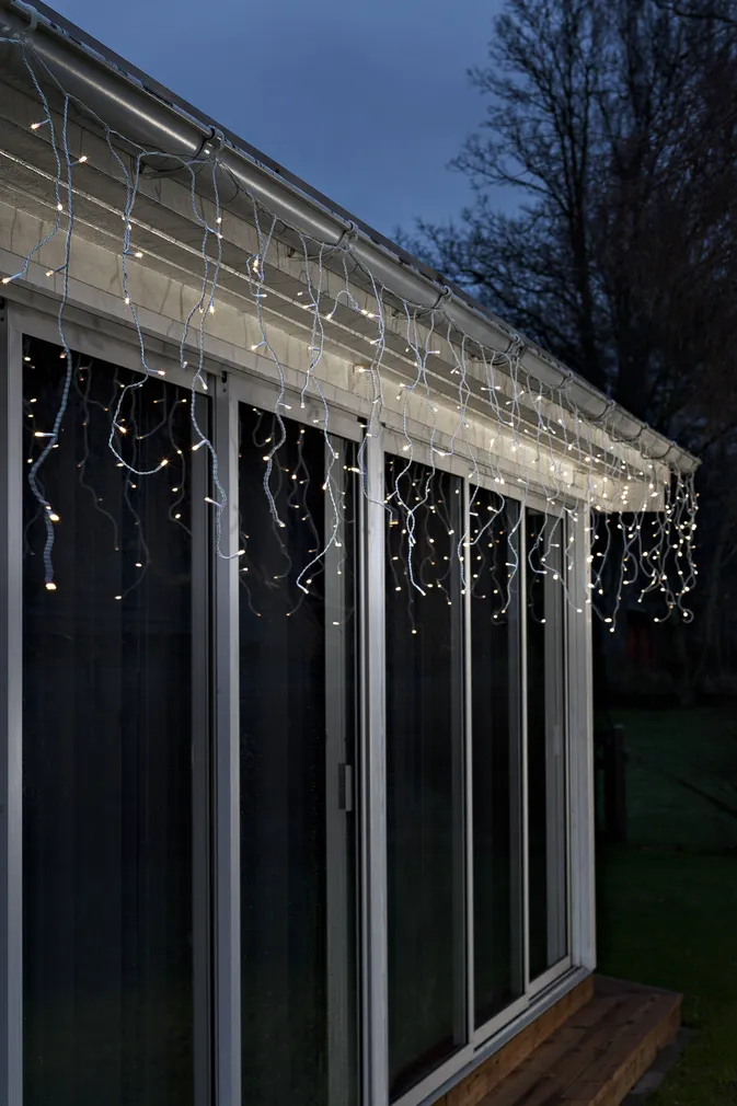 VALGUSKETT KONSTSMIDE 240 LED, HÄMARAANDUR, TAIMER 6/9H, SOE