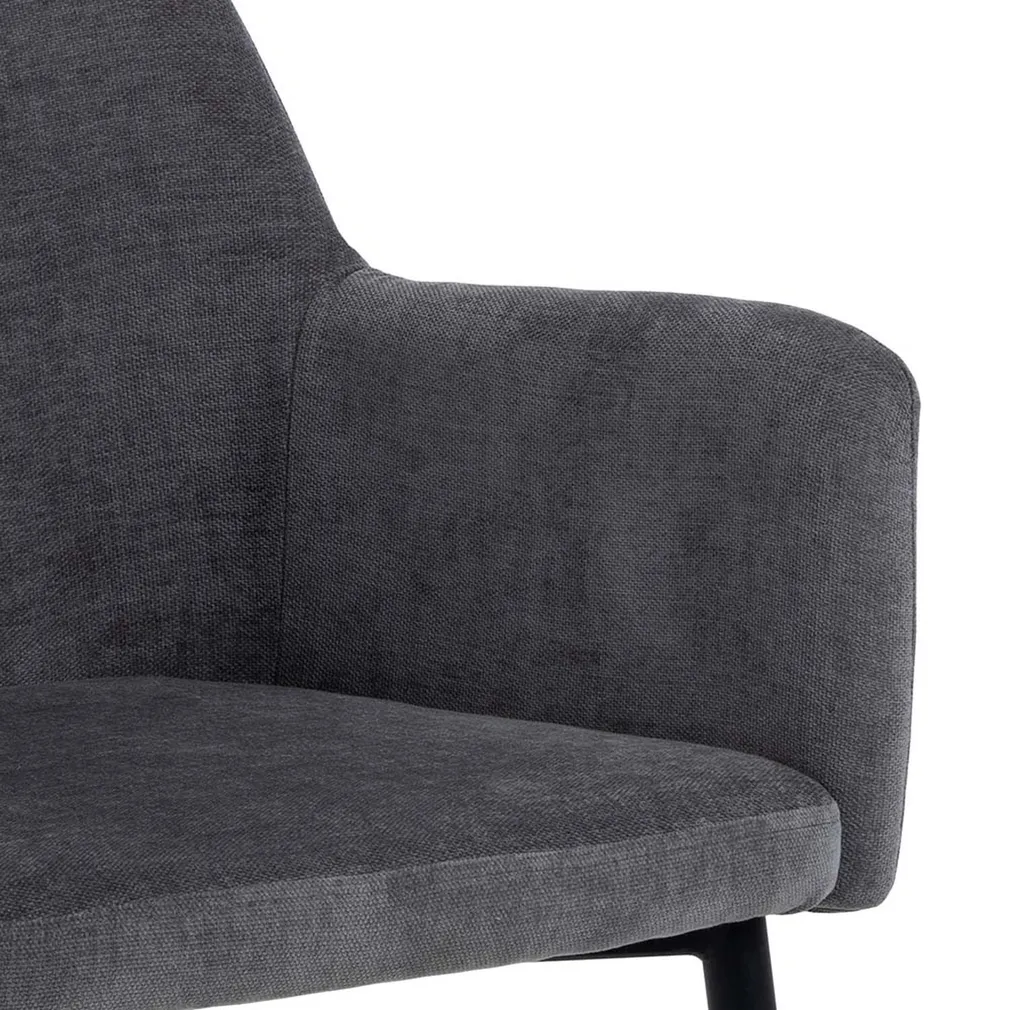 TOOL KAREN KÄETUGEDEGA, HALL