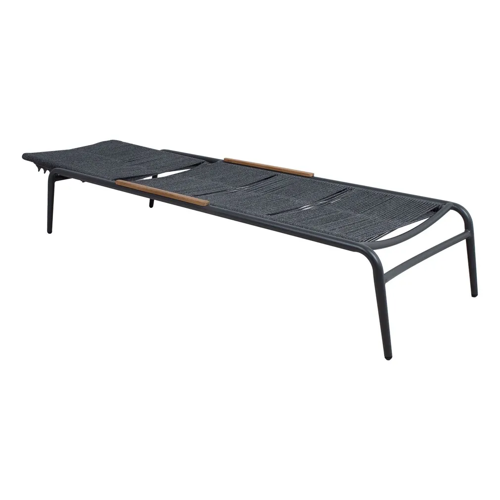 LAMAMISTOOL NEBO HALL