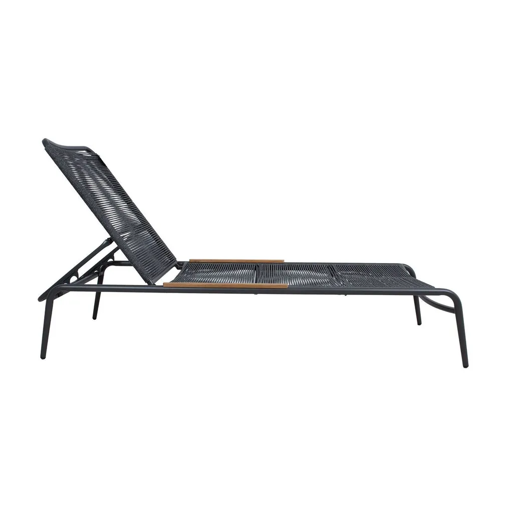 LAMAMISTOOL NEBO HALL