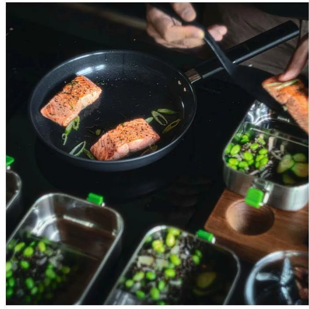 PRAEPANN FISKARS HARD FACE 26CM