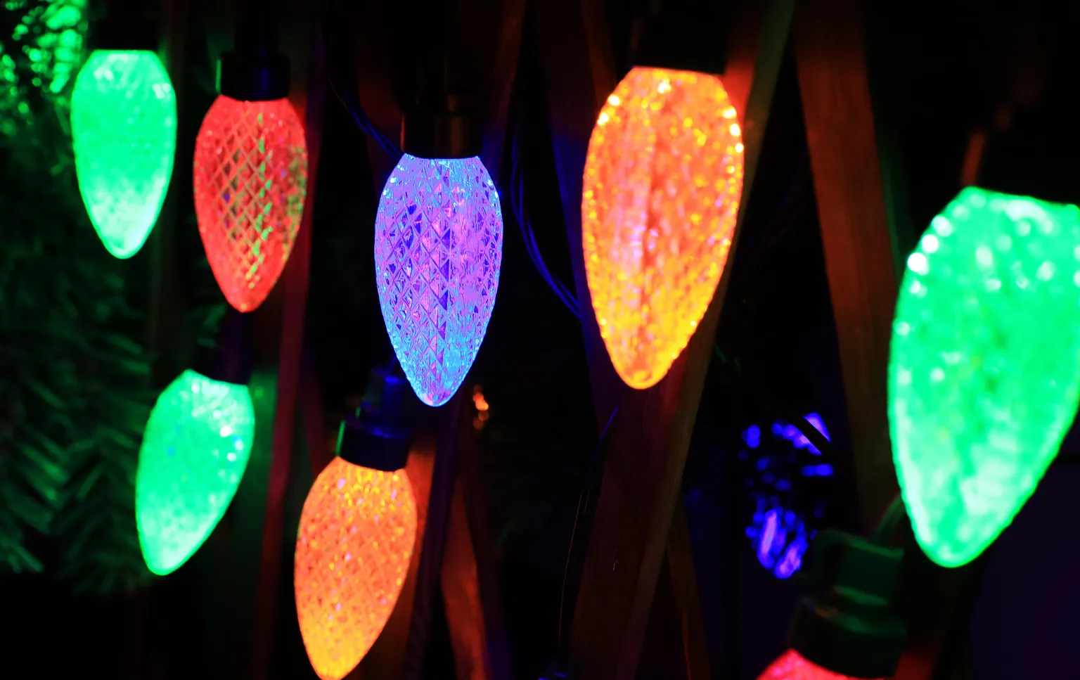 VALGUSKETT KÄBID VÄLIS 4,5M 40 LED MITMEVÄRVILINE JÄTKATAV