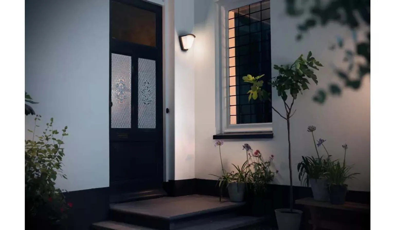 VÄLISVALGUSTI PHILIPS KISKADEE SEINALE 1X42W ANTRATSIIT