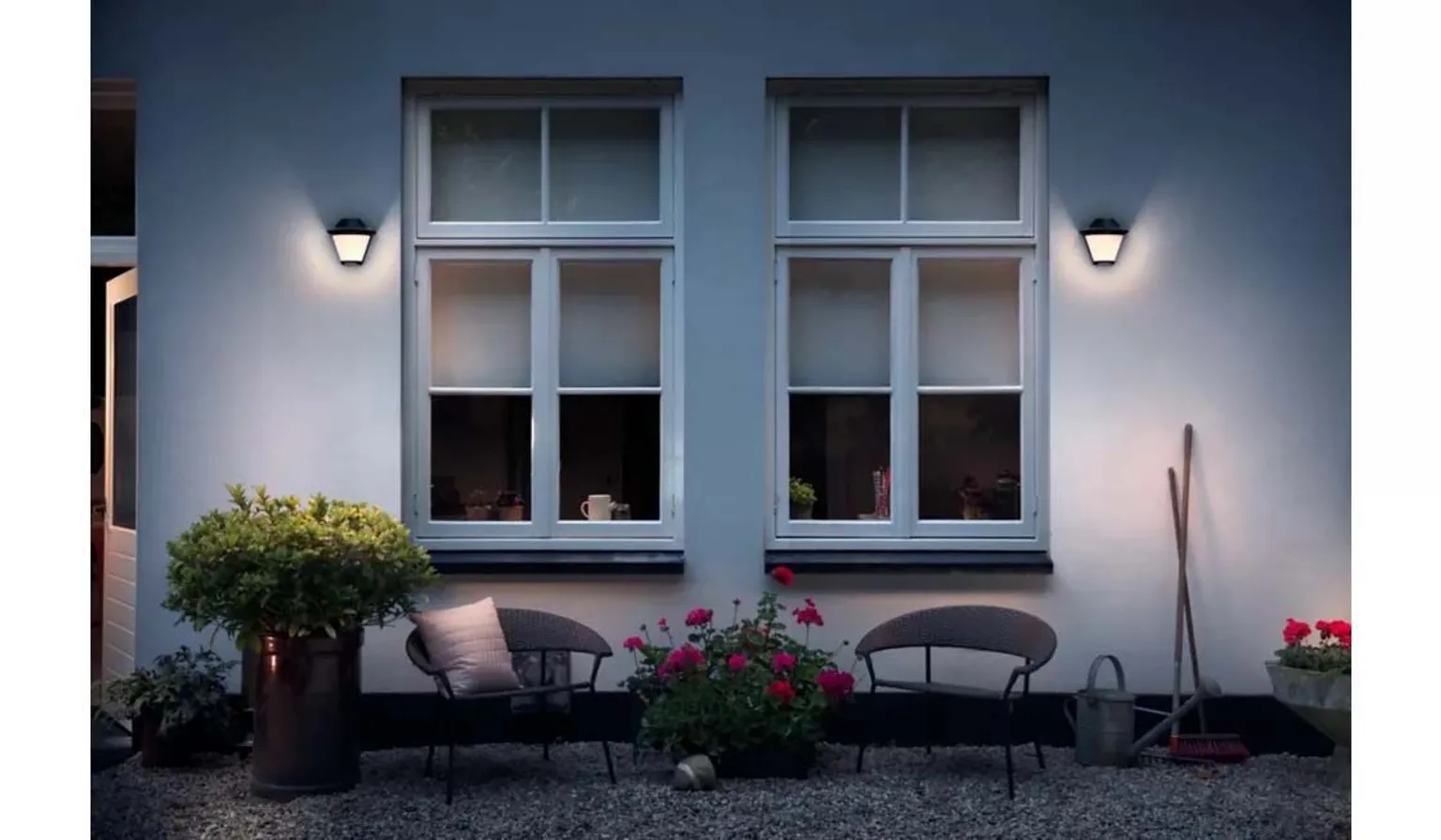 VÄLISVALGUSTI PHILIPS SERRES SEINALE 1X42W E27 230V MUST