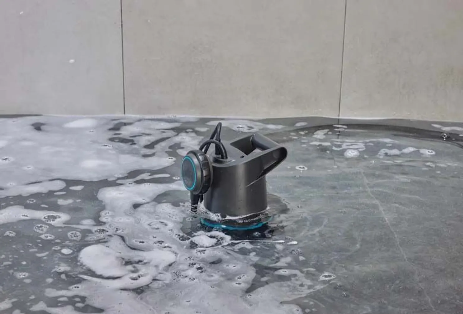 TÜHJENDUSPUMP GARDENA 20000 BASIC MUST VESI, UJUKLÜLITIGA