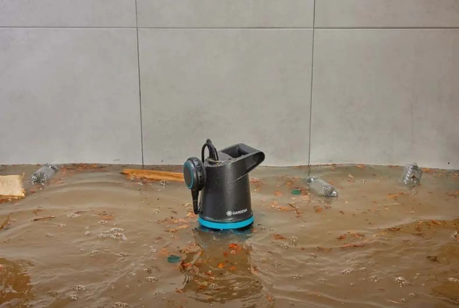 TÜHJENDUSPUMP GARDENA 20000 BASIC MUST VESI, UJUKLÜLITIGA