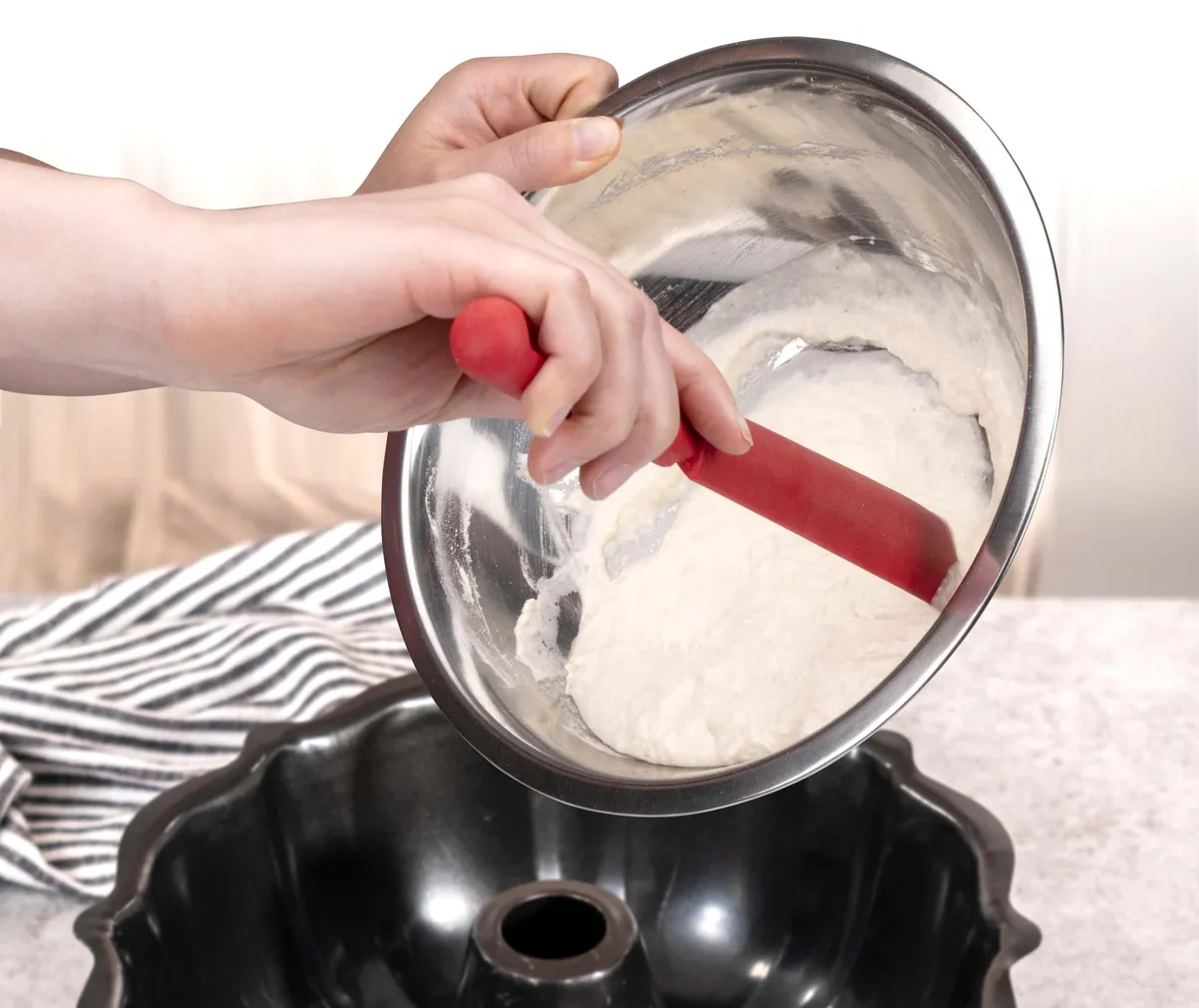 SPAATEL ALPINA SILIKOONIST, PUNANE