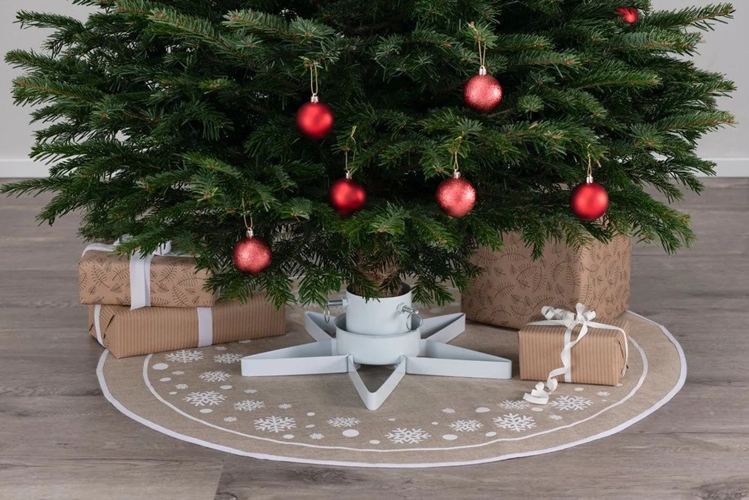 KUUSEJALG TÄHT VALGE