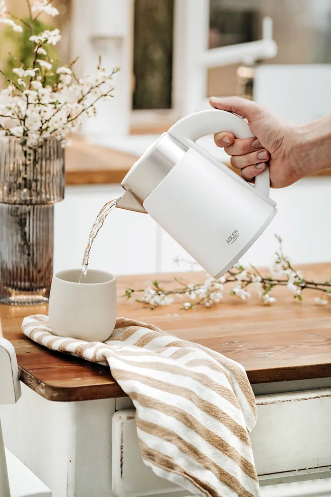 VEEKEETJA ADLER AD 1372, 800W, VALGE