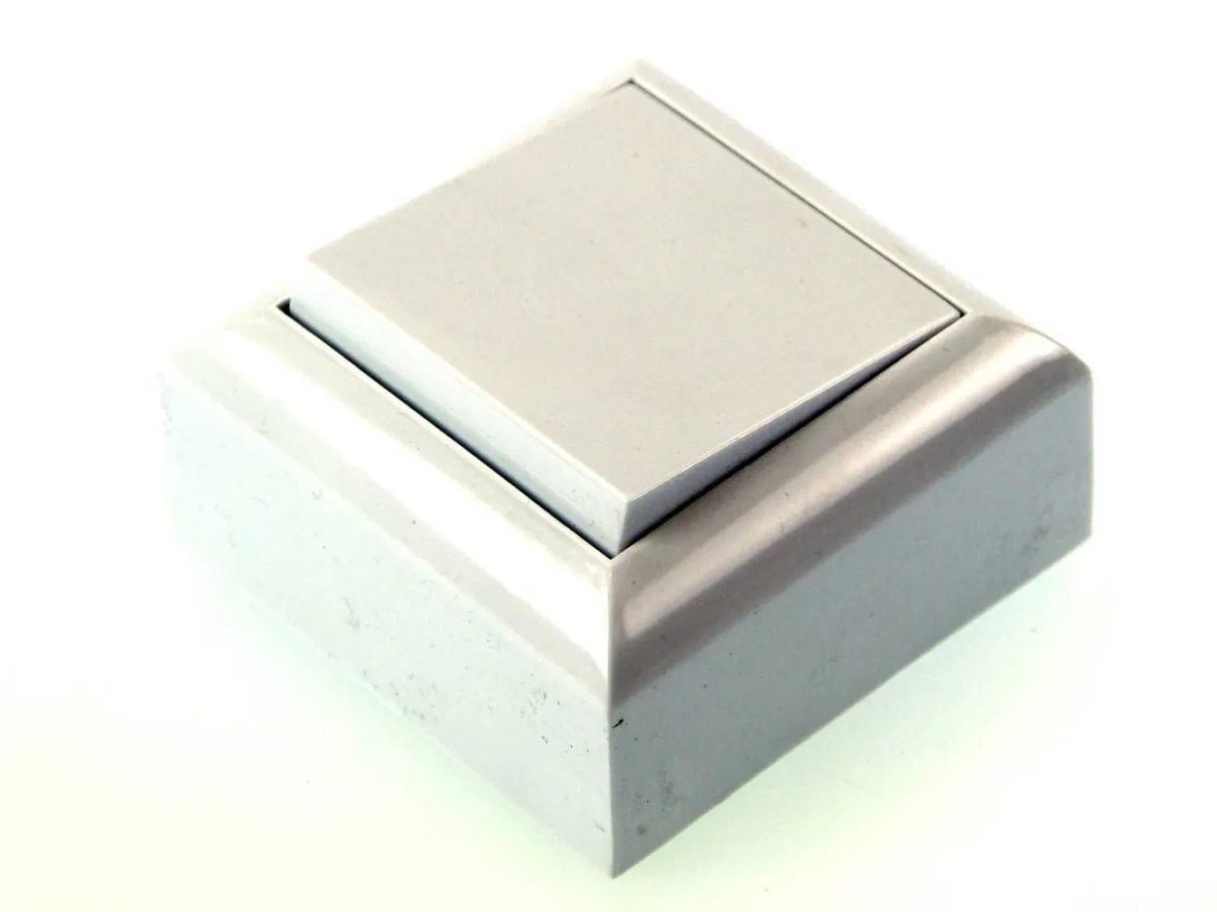 LÜLITI 1-NE VEDRUGA VALGE 10A 250V PIND.