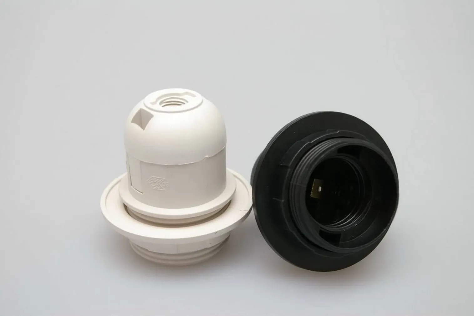 LAMBIPESA SC E27 60W KEERMEGA MUST