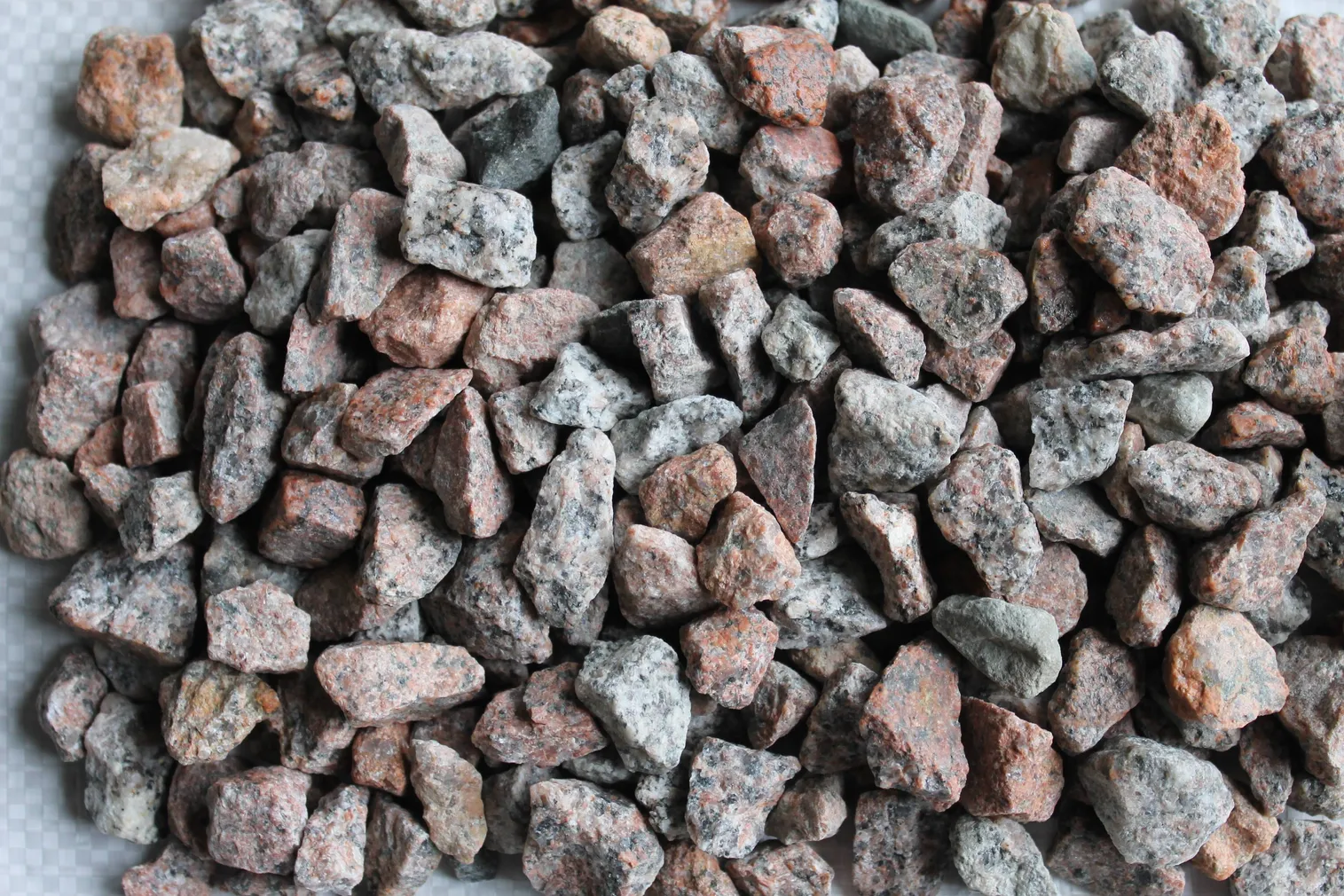 DEKORATIIVKILLUSTIK PUNANE 8-16MM 25KG