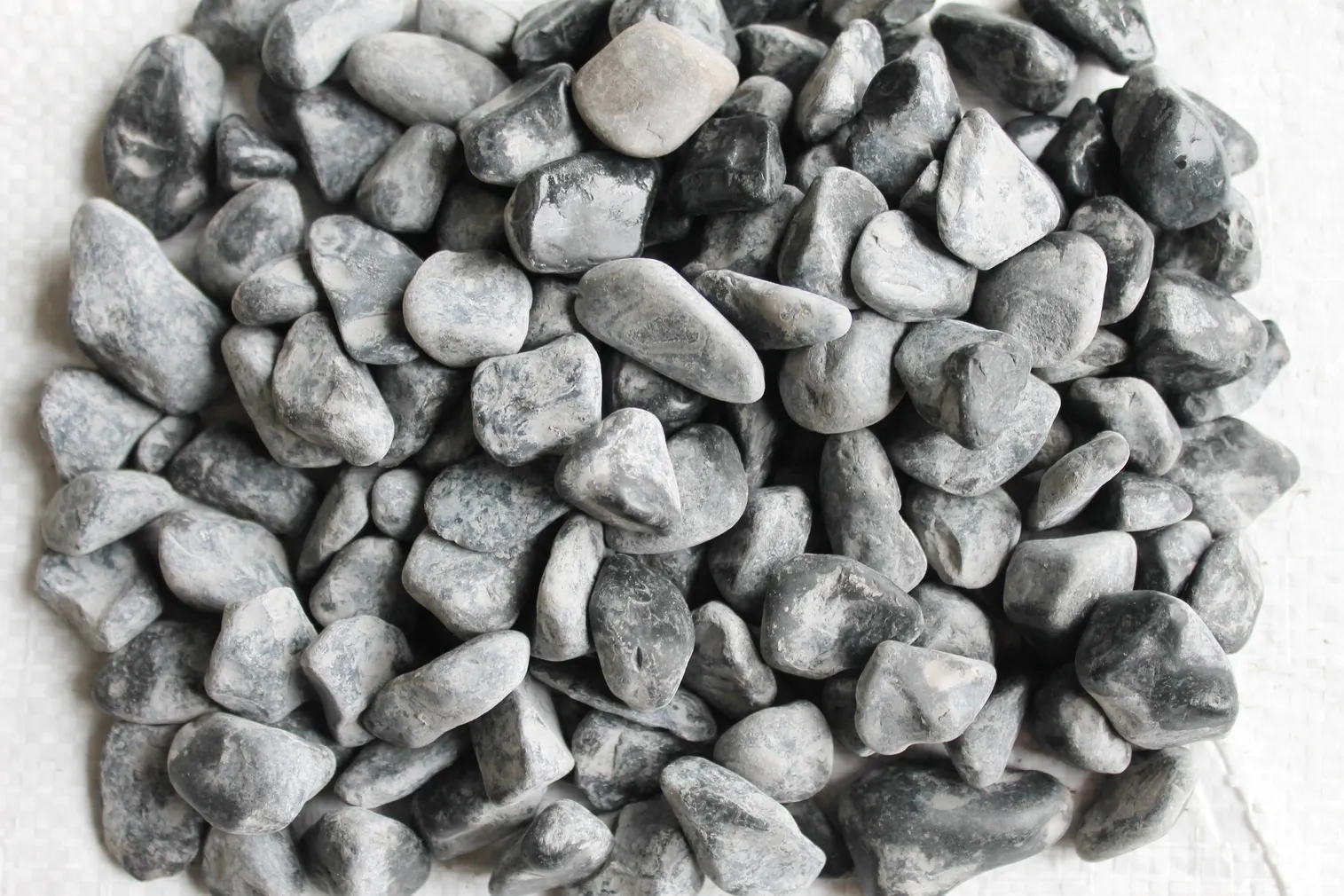 DEKORATIIVKIVID MUST 15-25MM 20KG