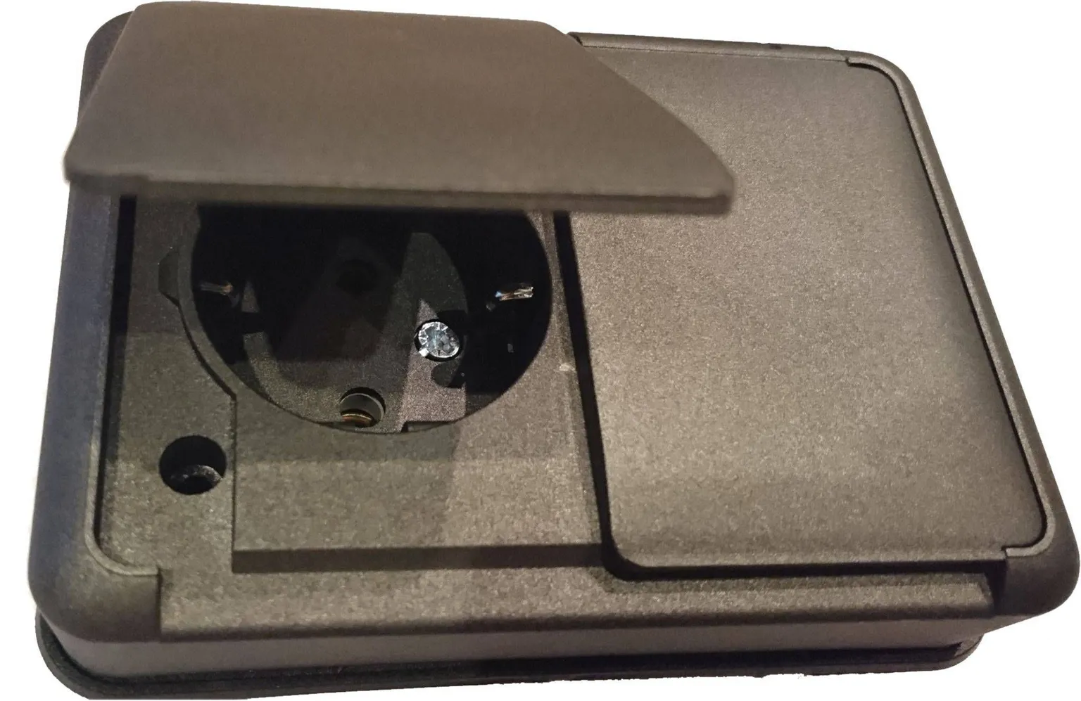 PISTIKUPESA LIREGUS 2-NE M-GA IP44 SÜVISTATAV MUST HERMI