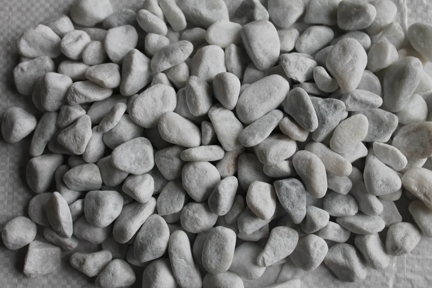 DEKORATIIVKIVI ZDK VALGE 5-12MM 20KG