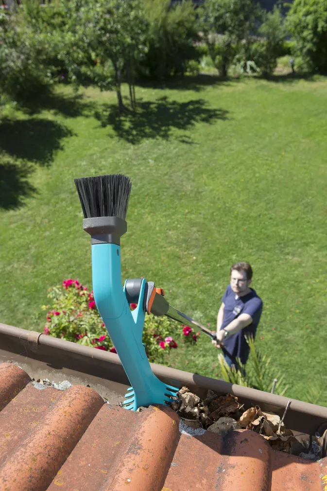 VIHMAVEERENNI PUHASTAJA GARDENA COMBISYSTEM+TELESKOOPVARS