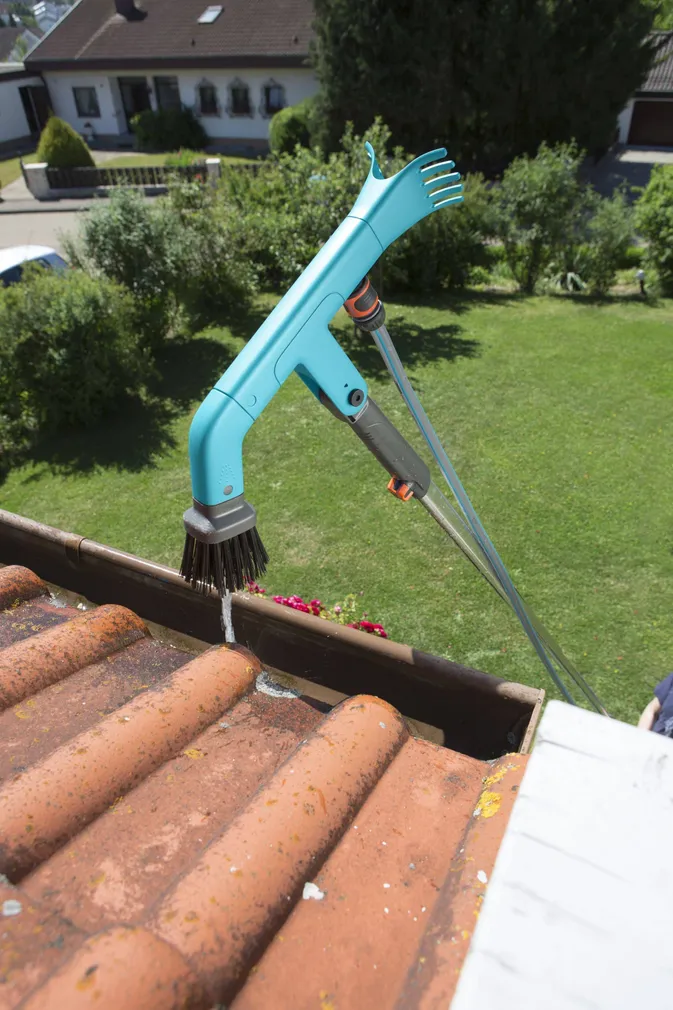 VIHMAVEERENNI PUHASTAJA GARDENA COMBISYSTEM+TELESKOOPVARS