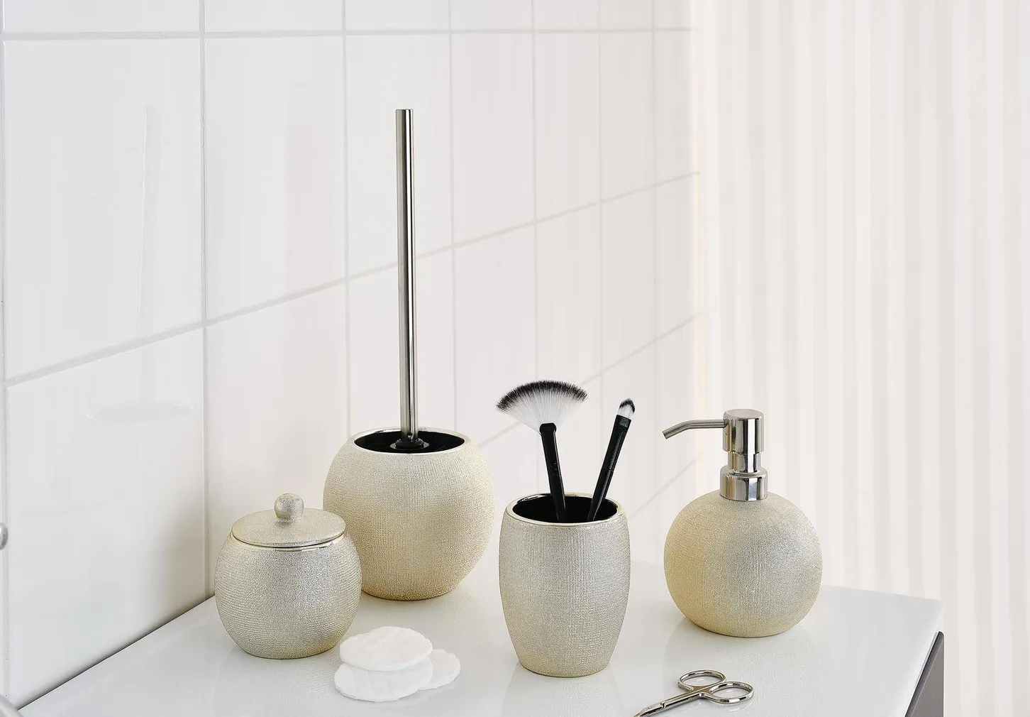 WC-HARI HOIDJAGA RIDDER LUCIDA KULDNE