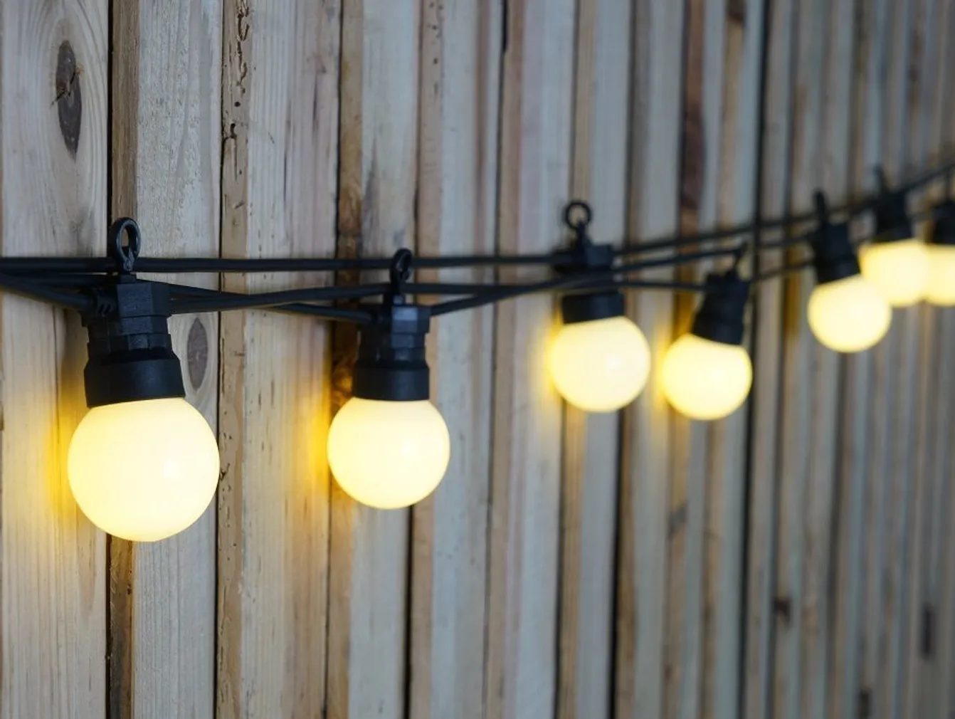 VALGUSKETT PARTY 10XG45 MATT LED 4,5+5M IP44