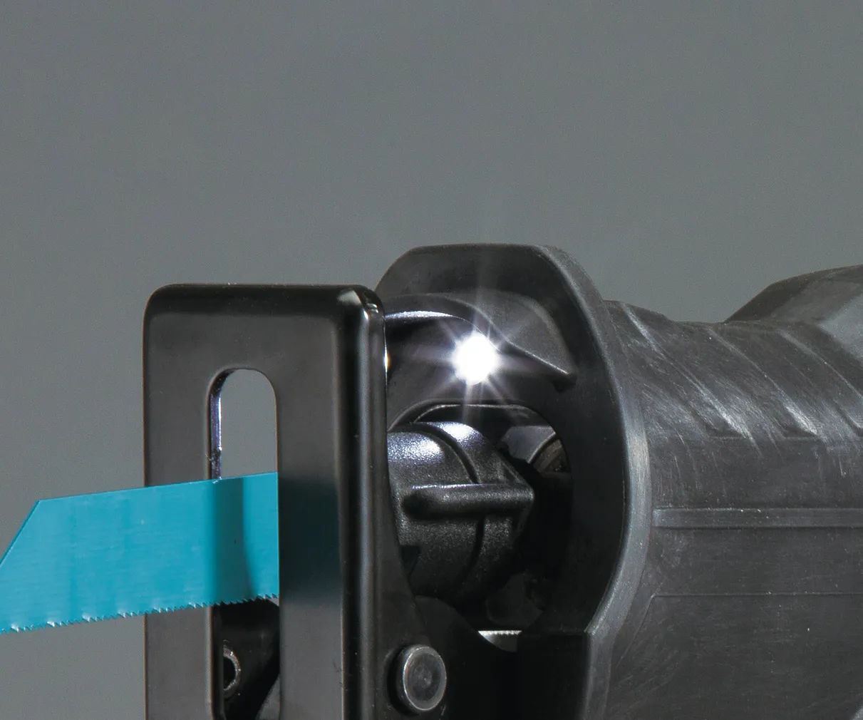 AKUUNIVERSAALSAAG MAKITA DJR188Z 18V ILMA AKU JA LAADIJATA