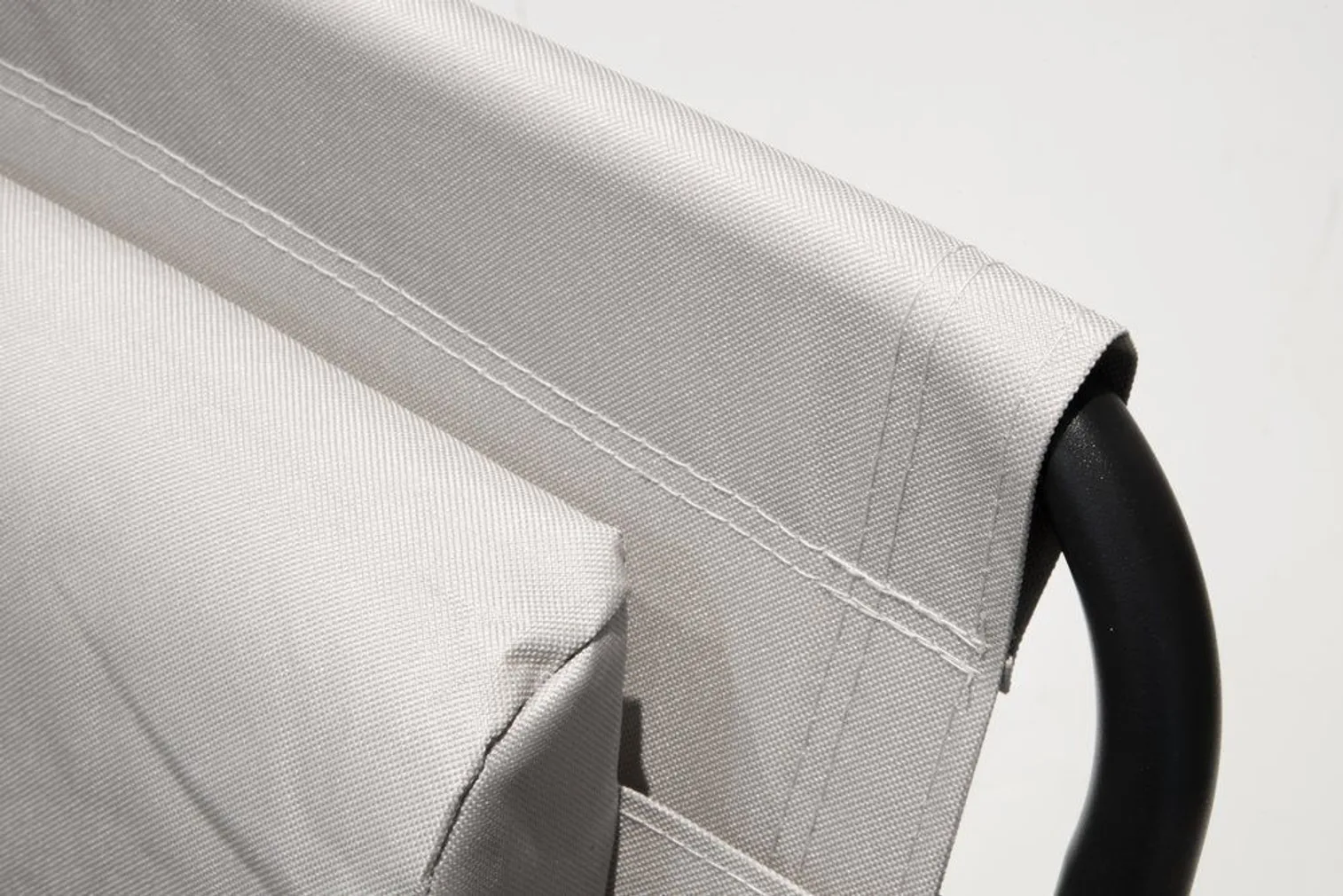 LAMAMISTOOL 4LIVING YYTERI HALL